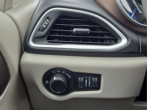Used 2023 Chrysler Voyager LX FWD image 21