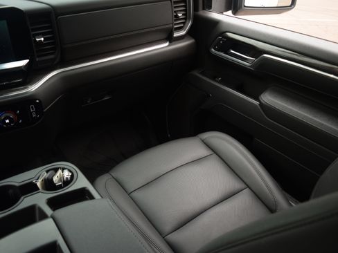 Used 2025 Chevrolet Silverado 3500 LTZ image 13