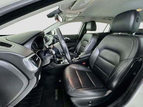 Used 2018 INFINITI QX30 AWD image 9
