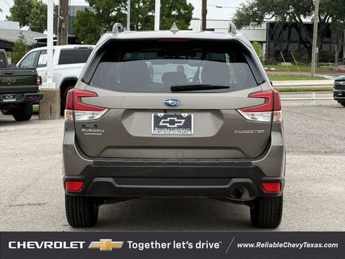 Used 2021 Subaru Forester Premium w/ Popular Package #1 AWD/4WD image 16