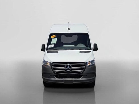 Used 2024 Mercedes-Benz Sprinter 2500 image 9