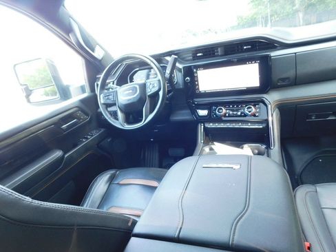 Used 2024 GMC Sierra 2500 AT4 w/ AT4 Premium Plus Package AWD/4WD image 7