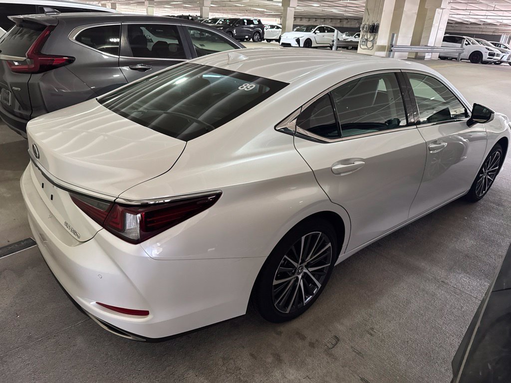 Used 2025 Lexus ES 350 w/ Premium Package FWD image 3
