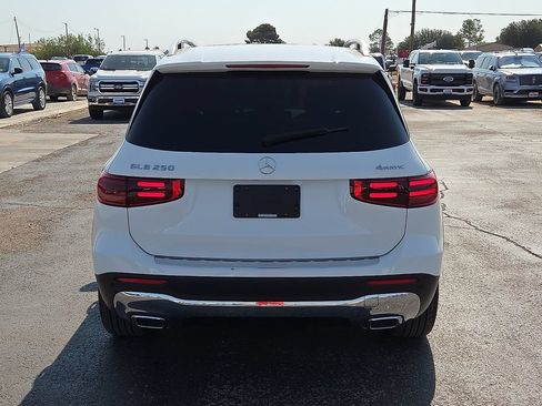 Used 2024 Mercedes-Benz GLB 250 4MATIC image 4