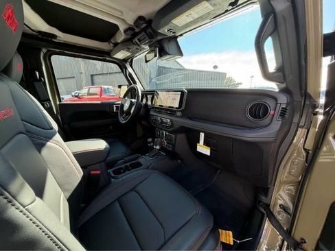New 2025 Jeep Wrangler Unlimited Rubicon w/ Convenience Group AWD/4WD image 21