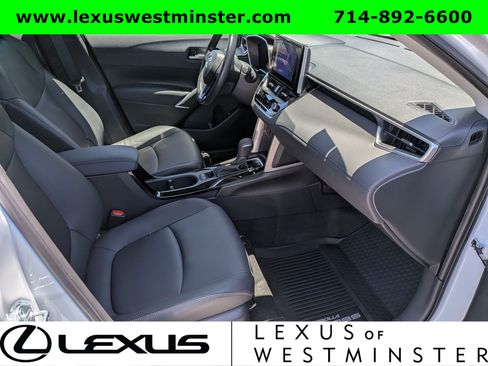 Used 2023 Toyota Corolla Cross XLE w/ Convenience Package AWD/4WD image 5