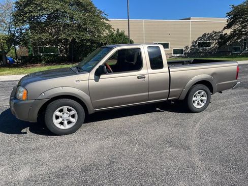 Used 2004 Nissan Frontier XE w/ (VTP) Value Truck Pkg RWD image 3