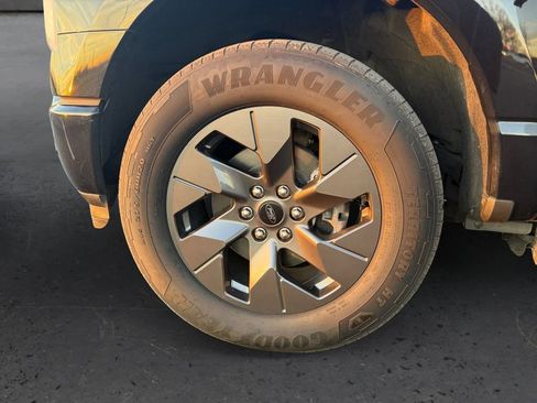 Used 2023 Ford F150 Lightning Lariat image 9