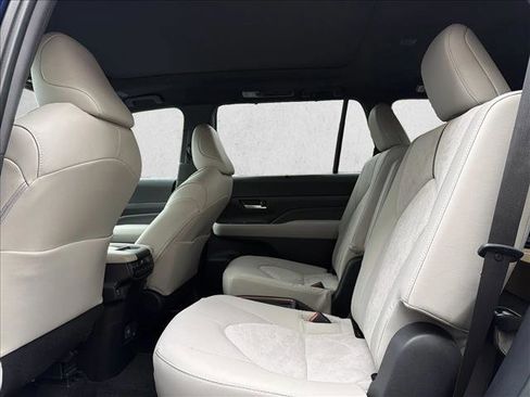 New 2026 Toyota Grand Highlander AWD Hybrid image 19