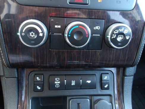 Used 2016 Chevrolet Traverse LT w/ Style and Technology Package FWD image 14