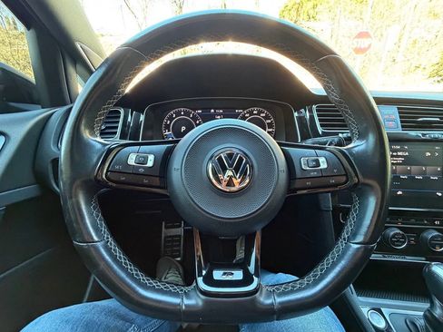 Used 2019 Volkswagen Golf R 4-Door image 18