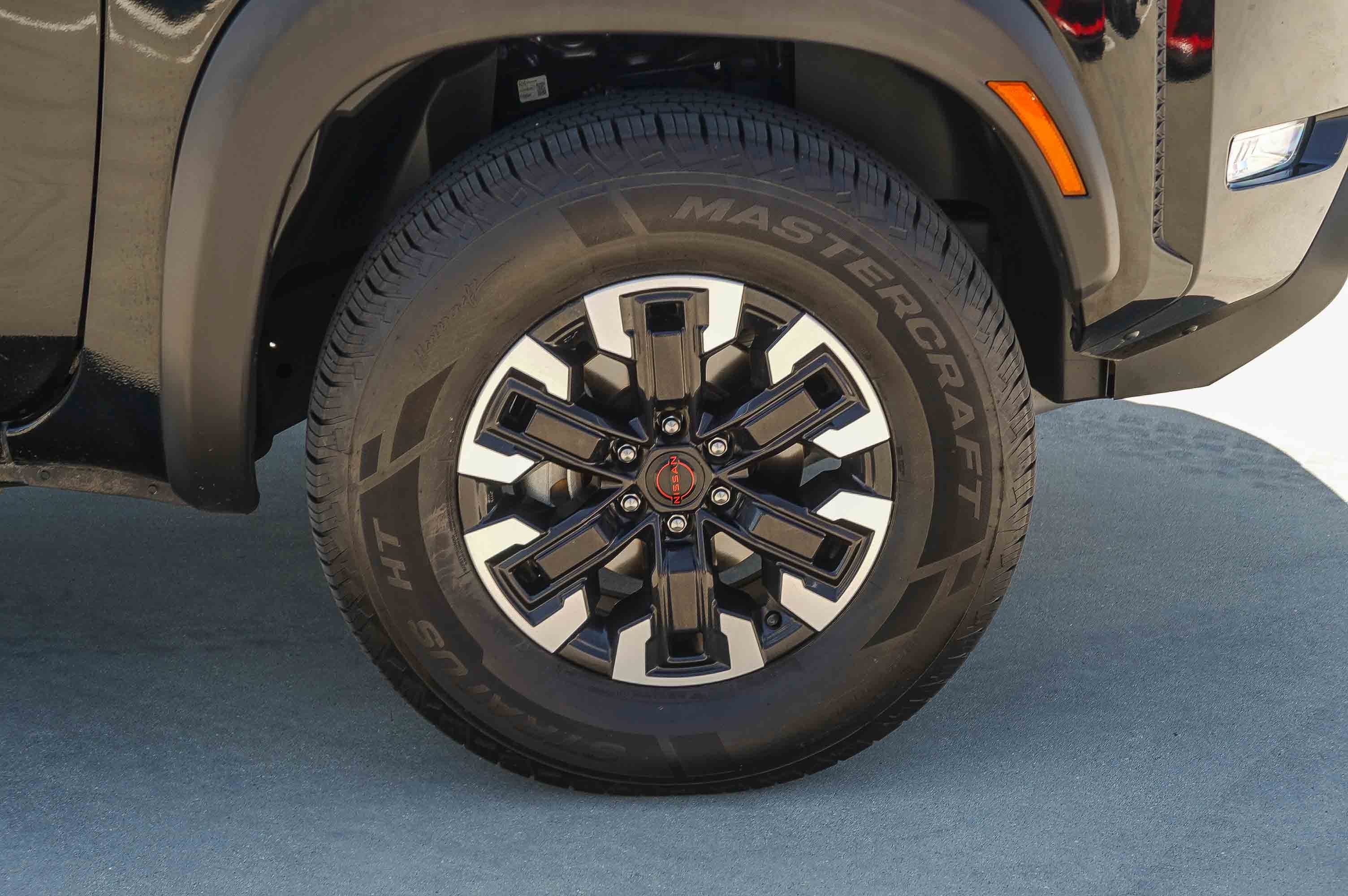Used 2024 Nissan Frontier PRO-4X AWD/4WD image 12