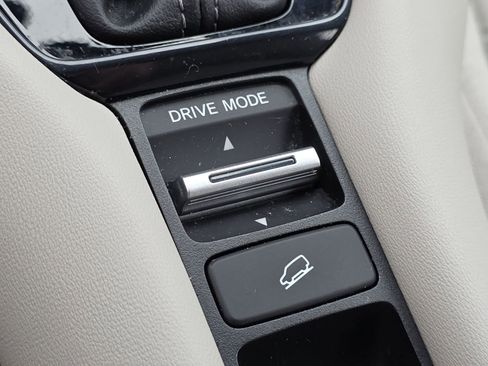 Certified 2023 Honda HR-V LX image 6