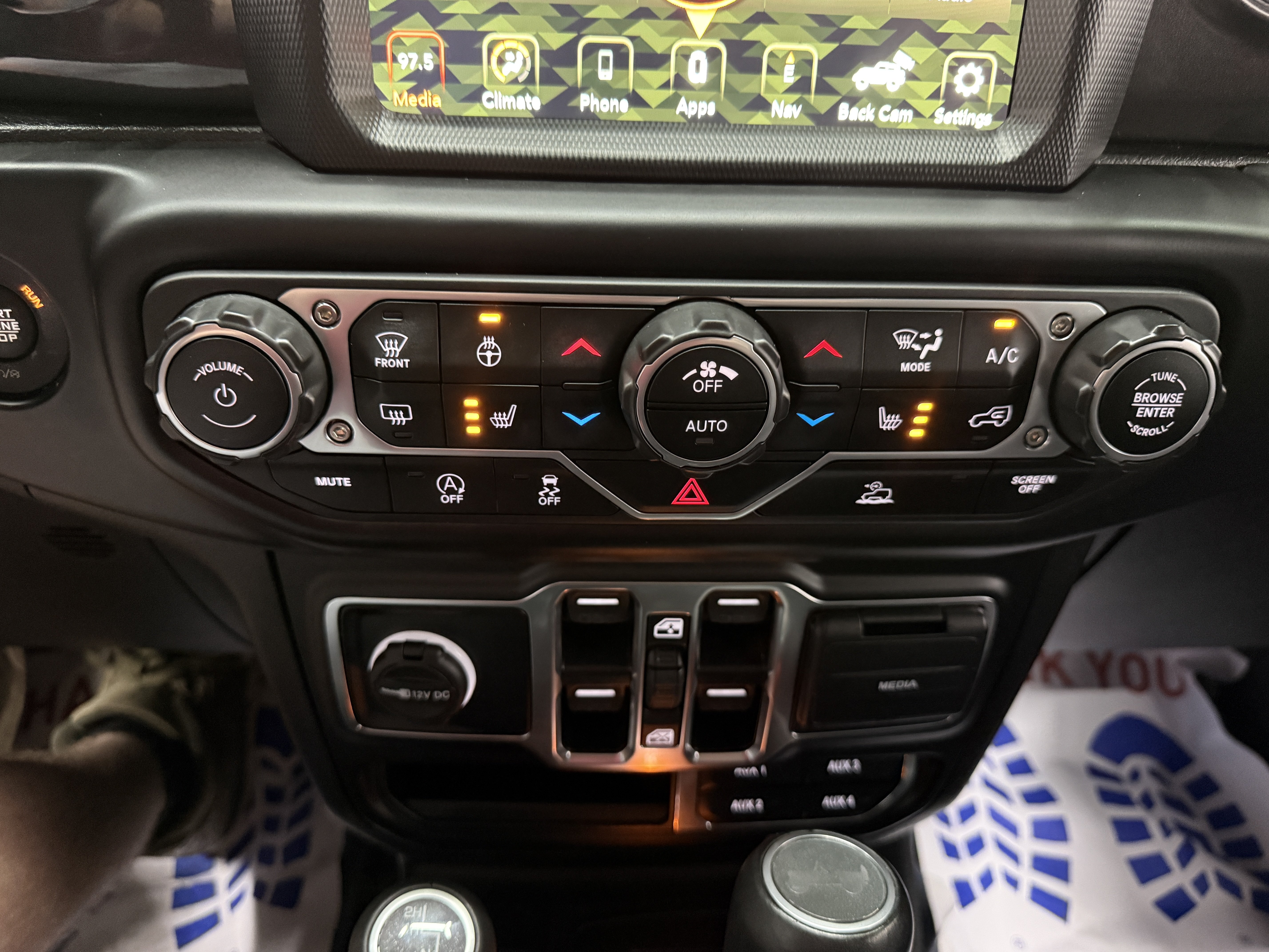 Used 2022 Jeep Wrangler Unlimited Sahara AWD/4WD image 16