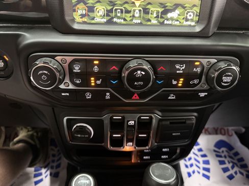 Used 2022 Jeep Wrangler Unlimited Sahara AWD/4WD image 16