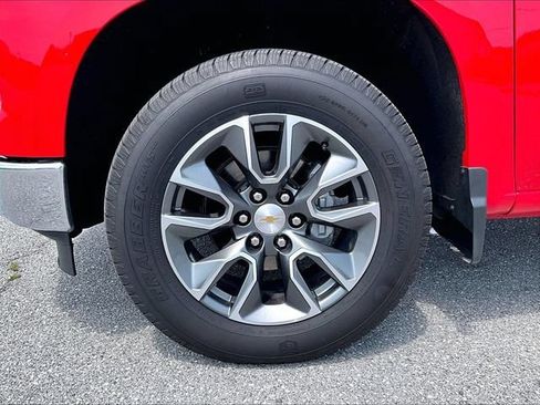 Used 2025 Chevrolet Silverado 1500 LT AWD/4WD image 7