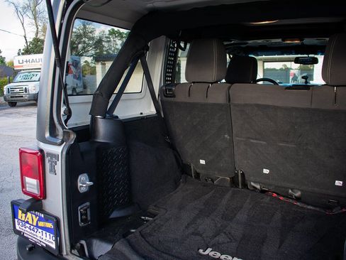 Used 2014 Jeep Wrangler Unlimited Sahara w/ Max Tow Package image 33