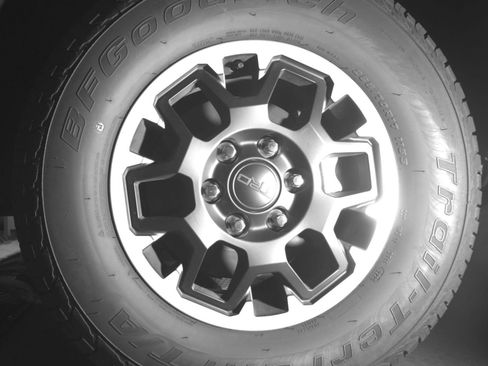 Used 2025 Toyota Tacoma TRD Off-Road AWD/4WD image 9