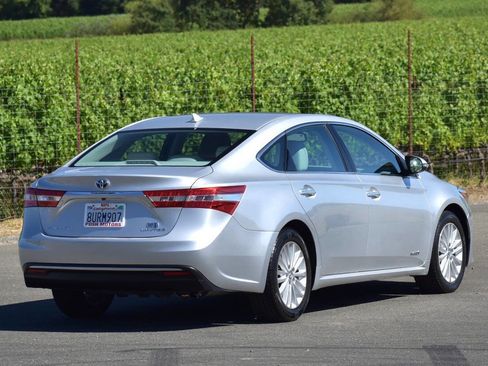 Used 2014 Toyota Avalon Limited w/ Technology Package FWD image 11
