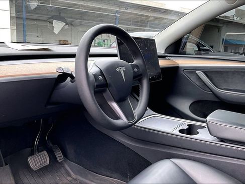 Used 2024 Tesla Model Y Long Range AWD/4WD image 9