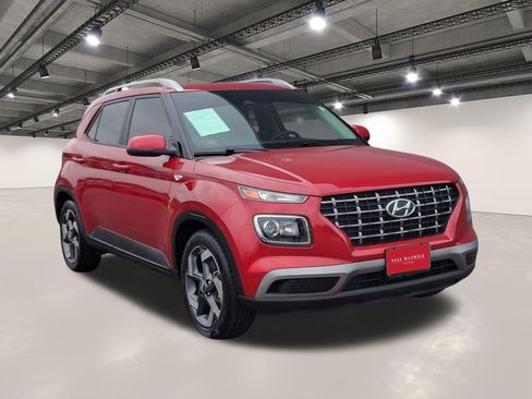 Used 2023 Hyundai Venue SEL FWD image 2