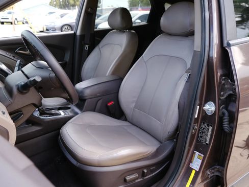 Used 2014 Hyundai Tucson Limited w/ Technology Package 02 FWD image 9