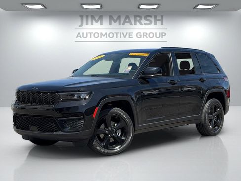 Certified 2023 Jeep Grand Cherokee Altitude AWD/4WD image 2