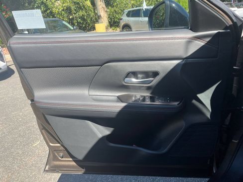 Used 2026 Nissan Kicks SR FWD image 18