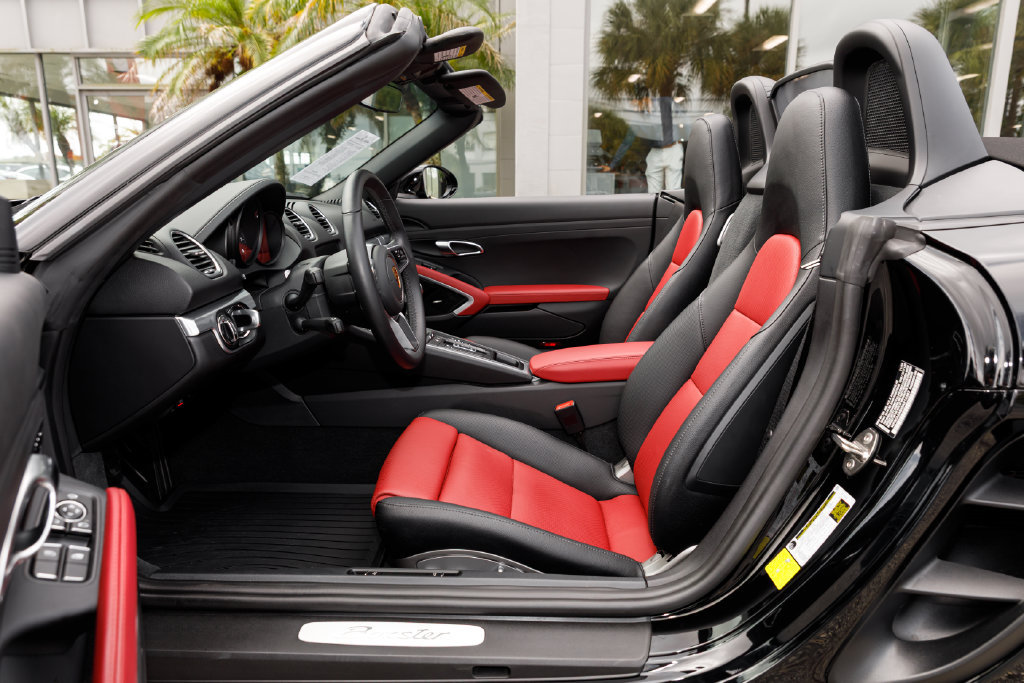 Used 2025 Porsche 718 Boxster RWD image 23