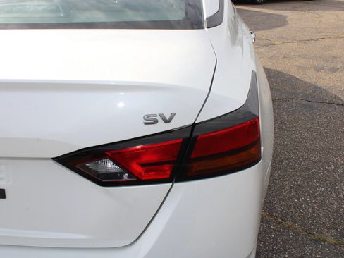Used 2024 Nissan Altima 2.5 SV FWD image 5