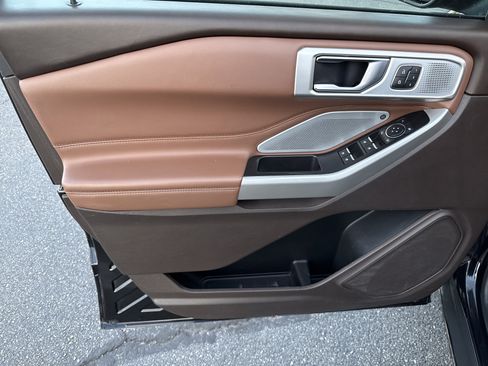 Used 2022 Ford Explorer King Ranch w/ Technology Package image 18