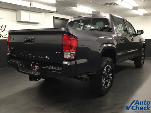 Used 2017 Toyota Tacoma SR image 10