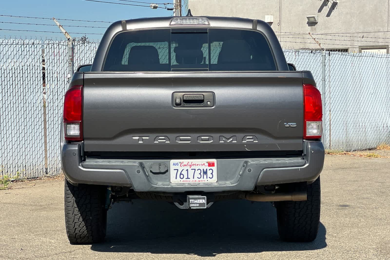 Used 2018 Toyota Tacoma TRD Sport w/ Technology Package AWD/4WD image 4