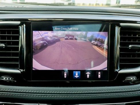 Used 2020 Chrysler Pacifica Limited w/ Tire & Wheel Group image 8