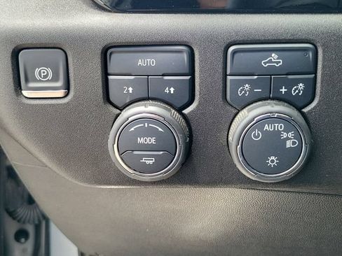 Used 2025 Chevrolet Silverado 1500 LT AWD/4WD image 19