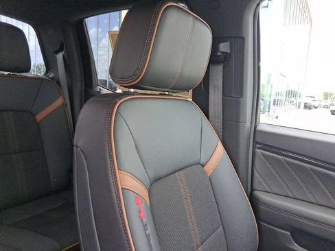 Used 2025 GMC Canyon AT4 AWD/4WD image 17