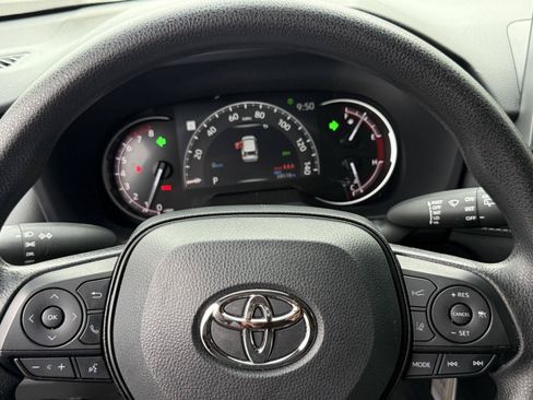 Used 2025 Toyota RAV4 LE AWD/4WD image 14