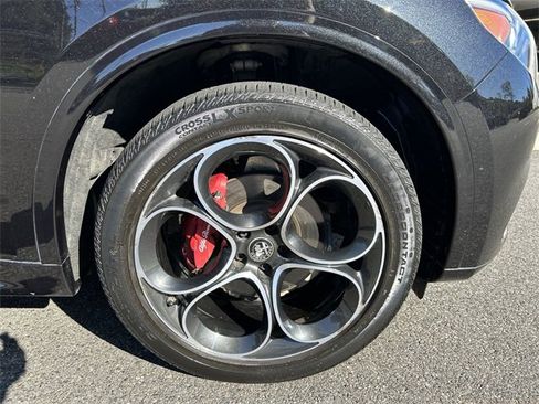 Used 2022 Alfa Romeo Stelvio Veloce image 13