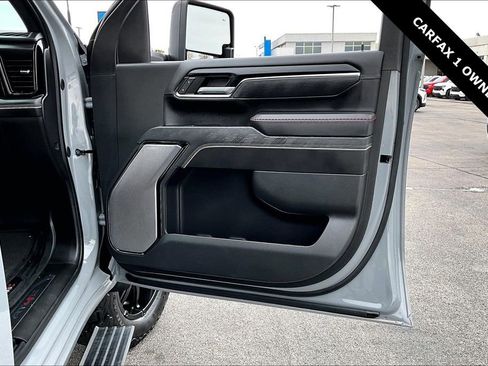 Used 2024 GMC Sierra 2500 AT4X image 28