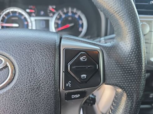Used 2018 Toyota 4Runner SR5 AWD/4WD image 18
