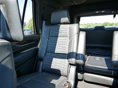 Used 2023 Cadillac Escalade Sport Platinum w/ LPO, ONYX Package AWD/4WD image 12