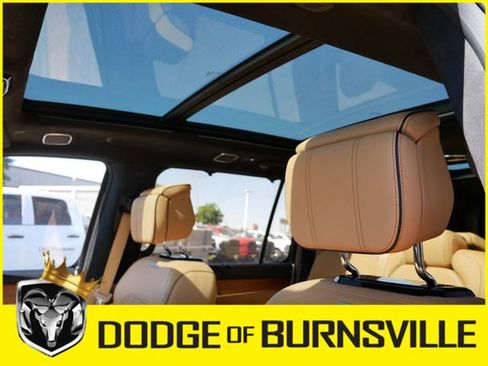 Used 2023 Jeep Grand Wagoneer Series III w/ HD Trailer Tow Package AWD/4WD image 21