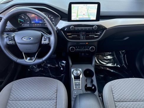 Used 2022 Ford Escape SE w/ SE Sport Appearance Package image 27