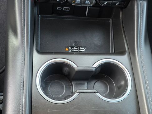 Used 2024 Chevrolet Suburban LT image 27