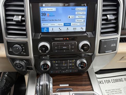 Used 2017 Ford F150 Lariat w/ Equipment Group 502A Luxury AWD/4WD image 14