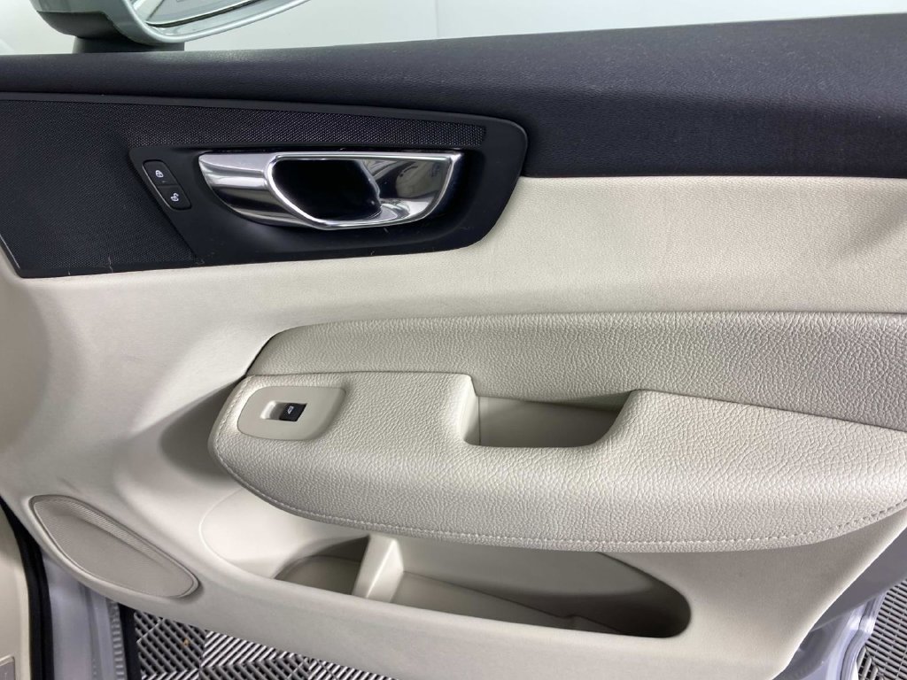 Used 2019 Volvo XC60 T5 Momentum w/ Premium Package FWD image 20