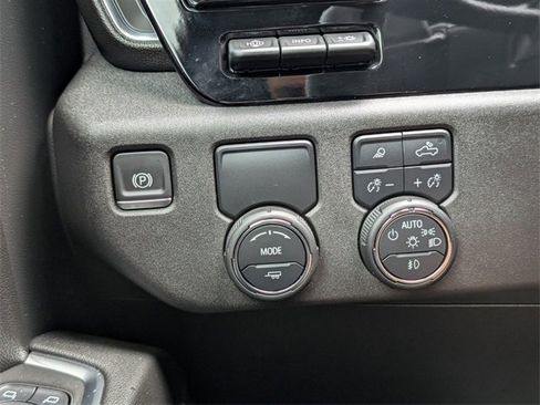 Certified 2025 Chevrolet Silverado 1500 LTZ w/ Technology Package image 28