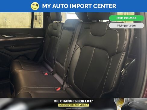 Used 2025 Jeep Grand Cherokee Limited w/ Black Appearance Package image 25