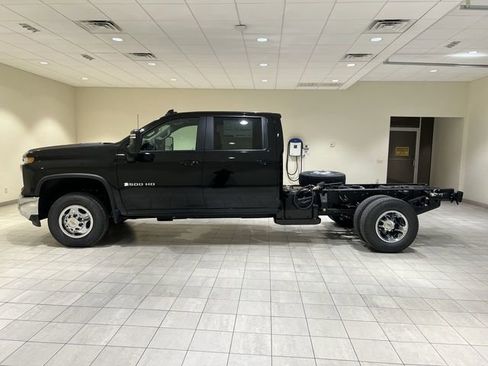 New 2026 Chevrolet Silverado 3500 LT w/ Convenience Package AWD/4WD image 2