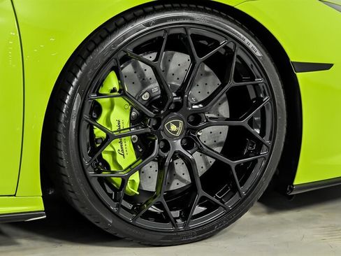 Used 2022 Lamborghini Huracan EVO RWD image 12